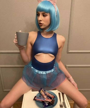 Мои услуги включают классический и тайский массаж, страстный эротический массаж, глубокий оральный с ощущением горячих губок, разнообразные позы и эксперименты в сексе. Я знаю, как доставить наслаждение и удовлетворить все твои фантазии. 🌹
🔥 На фото - я настоящая! Утонченная, элегантная и сексуальная. С радостью приму гостей в своей уютной квартире в центре Москвы. Гарантирую полную конфиденциальность. Приезжай, и ты останешься под впечатлением! 💋
💯 Постоянные клиенты отмечают мои мягкие руки, умение увлекать и неповторимую магию моего тела. У меня дружелюбная натура, и я искренне стремлюсь угодить тебе. Мои отзывы - подтверждение того, что я знаю свое дело. 🌟
📞 Звони или пиши, чтобы получить незабываемые моменты наслаждения, и я помогу тебе сбежать от реальности в сладкий мир удовольствия. Буду ждать тебя в Москве! 😘 629, 19 лет